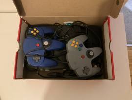 A la venta Consola Nintendo 64 con 2 mandos y 4 juegos, USD 325
