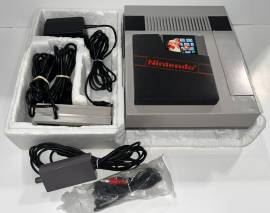 Se vende Consola Nintendo NTSC con mandos, cables y 1 juego, USD 185