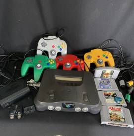 For sale Nintendo 64 console with 4 controls and 4 games, € 475