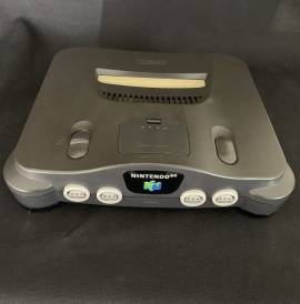 A la venta Consola Nintendo 64 con 4 mandos y 4 juegos, € 475