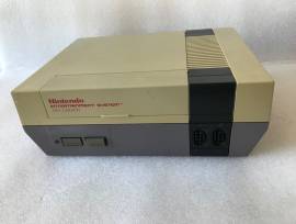A la venta Consola Nintendo NES PAL con cables, mando y 1 juego, € 70