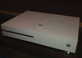 Vendo Xbox One S con tiempo guardada, completamente funcional, € 100