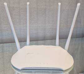 For sale wifi repeater TP-Link TL-WA1201 AC1200 Access point, € 49.95