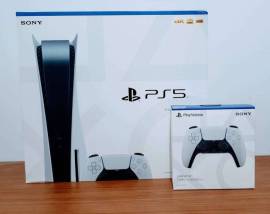 For sale console ps5 with reader, USD 560