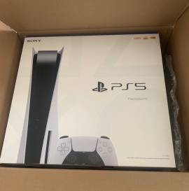 For sale PS5 console with new reader, brand new, € 495