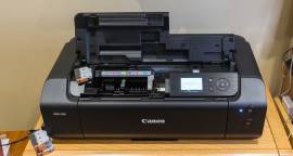 For sale Canon Pixma Pro 200 printer with original accessories, € 380