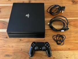 For sale Console PS4 Pro 1TB with 2 controls, € 250