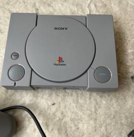 For sale  PS1 console with 2 controllers, € 75