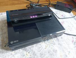 Xbox One 500GB console with Kinect for sale, € 135