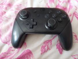 For sale Nintendo Switch Pro Black controller, € 35