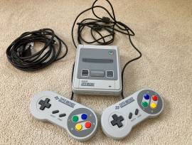 En venta consola Super Nintendo Classic Mini con cables y mandos, € 95