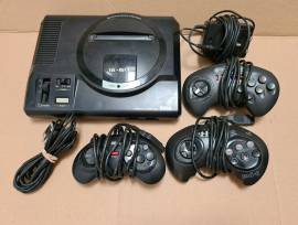 For sale console Mega Drive with cables and 3 controllers, € 80