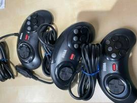 Se vende PAck 3 mandos de Mega Drive 6 Botones nuevos sin caja, € 35