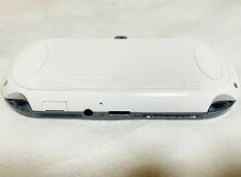 A la venta consola PS Vita Blanca Wi-Fi Crystal, USD 115