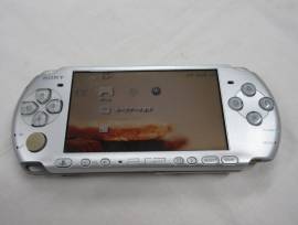 En venta consola PSP 3000 color gris japonesa con adaptador de batería, USD 80