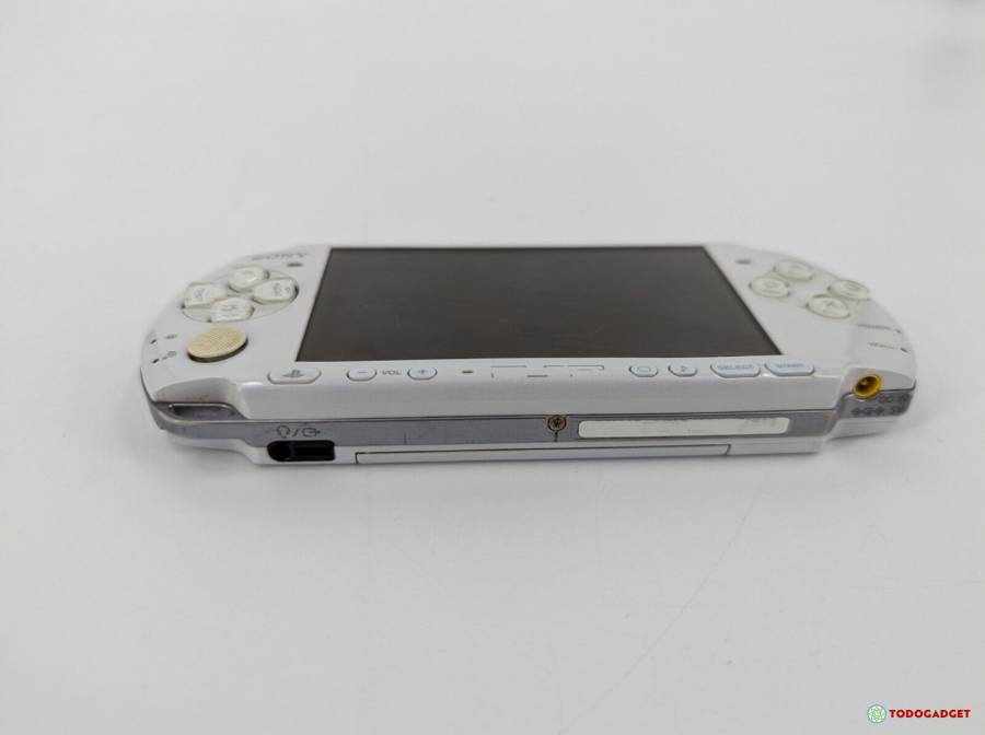 A la venta consola PSP 3000 en color Plata, ha sido testeada. | USD 70