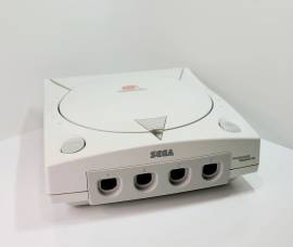 En venta consola Dreamcast HKT-3020 como nueva NTSC con cables y mando, USD 195