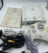Se vende consola Dreamcast NTSC HKT-3000 AV cable con mando, USD 180