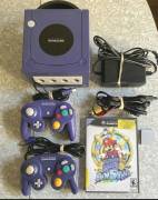 En venta consola Nintendo GameCube + 2 mandos + Mario Sunshine, USD 175
