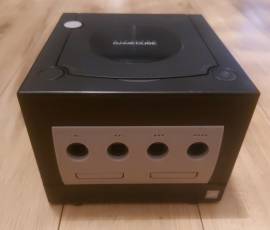 For sale Nintendo GameCube console DOL-001, console only, not working, € 30