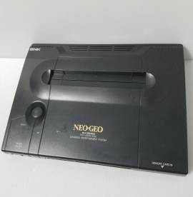 A la venta consola Neo Geo AES con cables y 1 mando, USD 450