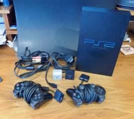 For sale PS2 console with 2 controllers and 2 memory cards, € 65